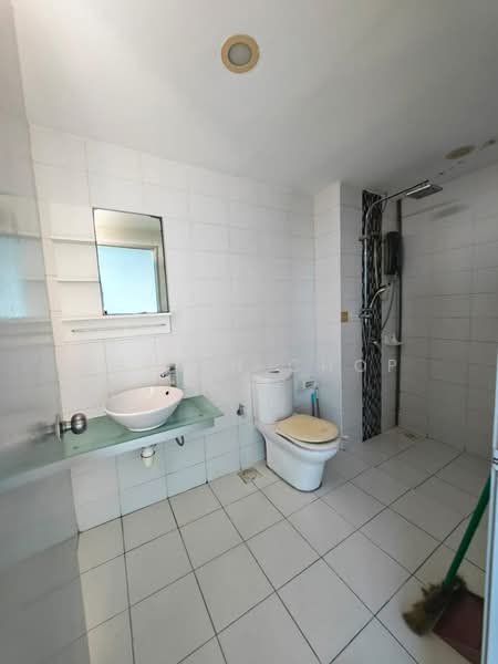 Service Residence for Sale at Greenfield Regency - Kelvin Chop - Bathroom - PropertyGuru.com.my