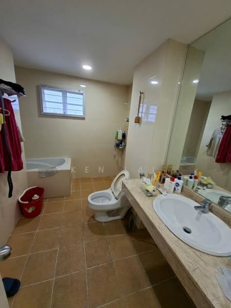 Rumah Teres 2 Tingkat untuk Dijual di Saujana Damansara (Damansara Damai) - Ken Lai - Bathroom - PropertyGuru.com.my