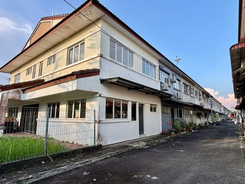 Rumah Teres 2 Tingkat untuk Dijual di Taman Pura Kencana (Batu Pahat) - NGO - Exterior - PropertyGuru.com.my