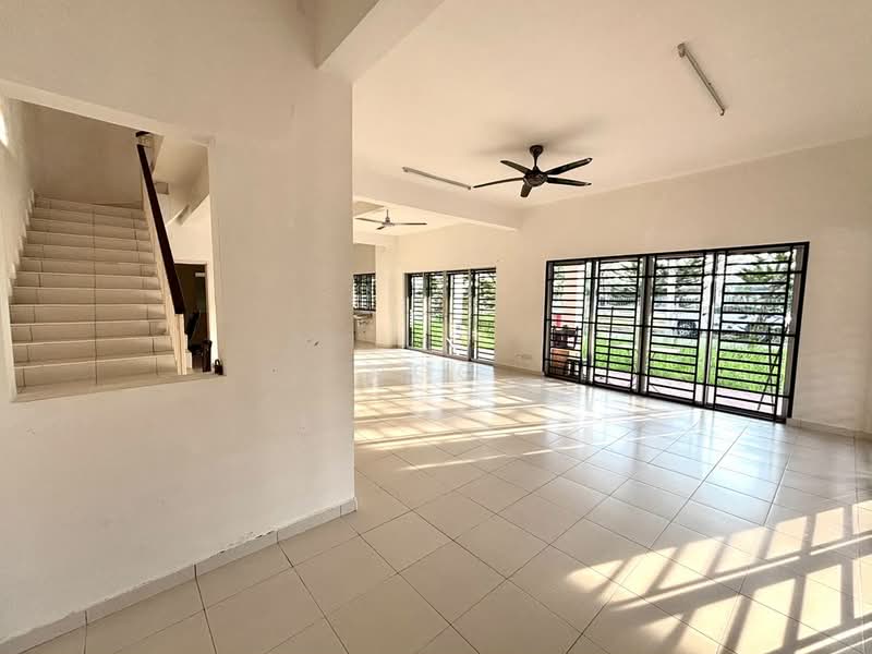 Rumah Teres 2 Tingkat untuk Dijual di Taman Pura Kencana (Batu Pahat) - NGO - Living Room - PropertyGuru.com.my