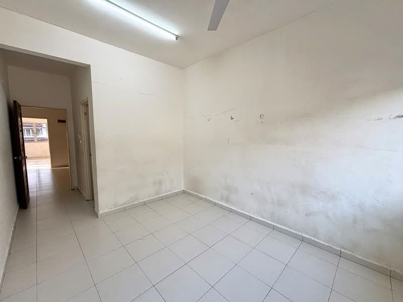 Rumah Teres 2 Tingkat untuk Dijual di Taman Pura Kencana (Batu Pahat) - NGO - Bedroom - PropertyGuru.com.my