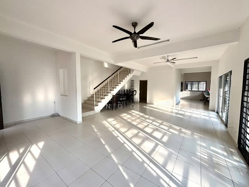Rumah Teres 2 Tingkat untuk Dijual di Taman Pura Kencana (Batu Pahat) - NGO - Living Room - PropertyGuru.com.my