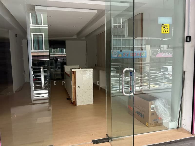 Shop for Rent in Selayang (Selangor) - Sephine Kang - Entrance - PropertyGuru.com.my