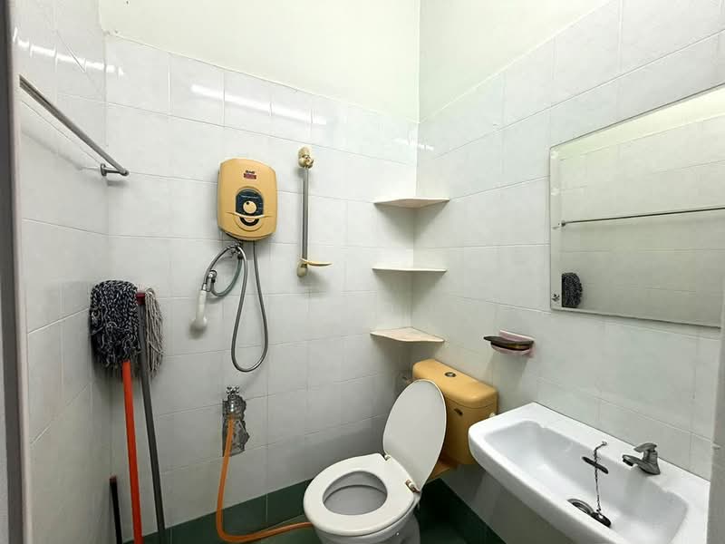 1-storey Terraced House for Sale in Parit Raja (Johor) - NGO - Bathroom - PropertyGuru.com.my