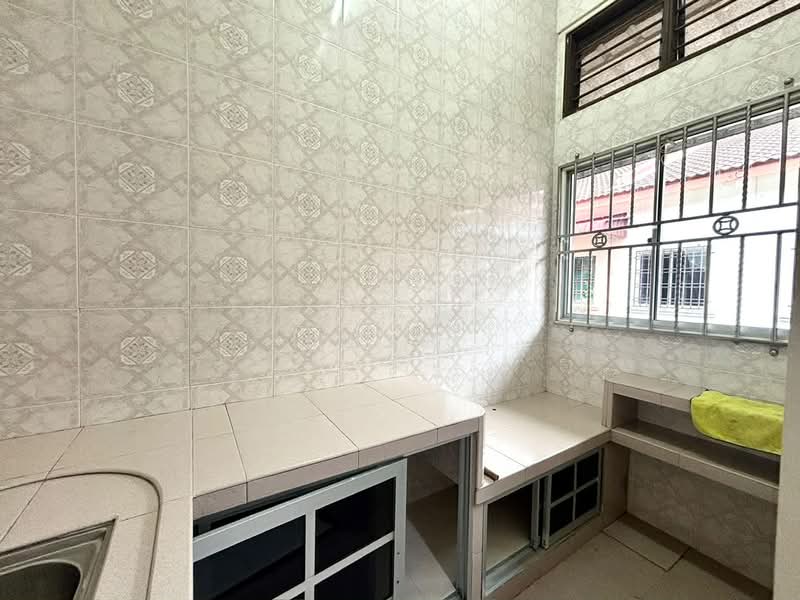 1-storey Terraced House for Sale in Parit Raja (Johor) - NGO - Kitchen - PropertyGuru.com.my