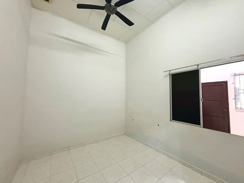 1-storey Terraced House for Sale in Parit Raja (Johor) - NGO - Interior - PropertyGuru.com.my
