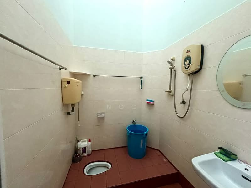 1-storey Terraced House for Sale in Parit Raja (Johor) - NGO - Bathroom - PropertyGuru.com.my