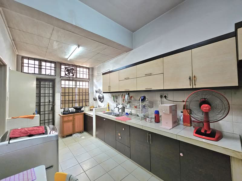 2-storey Terraced House for Sale in Shah Alam (Selangor) - Ling Yean - Kitchen - PropertyGuru.com.my