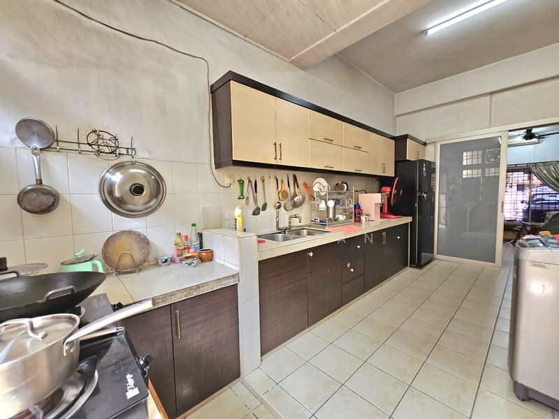 2-storey Terraced House for Sale in Shah Alam (Selangor) - Ling Yean - Kitchen - PropertyGuru.com.my