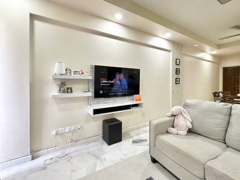 Pangsapuri untuk Dijual di Pangsapuri Seri Pinang - Syahrim Naim - Living Room - PropertyGuru.com.my