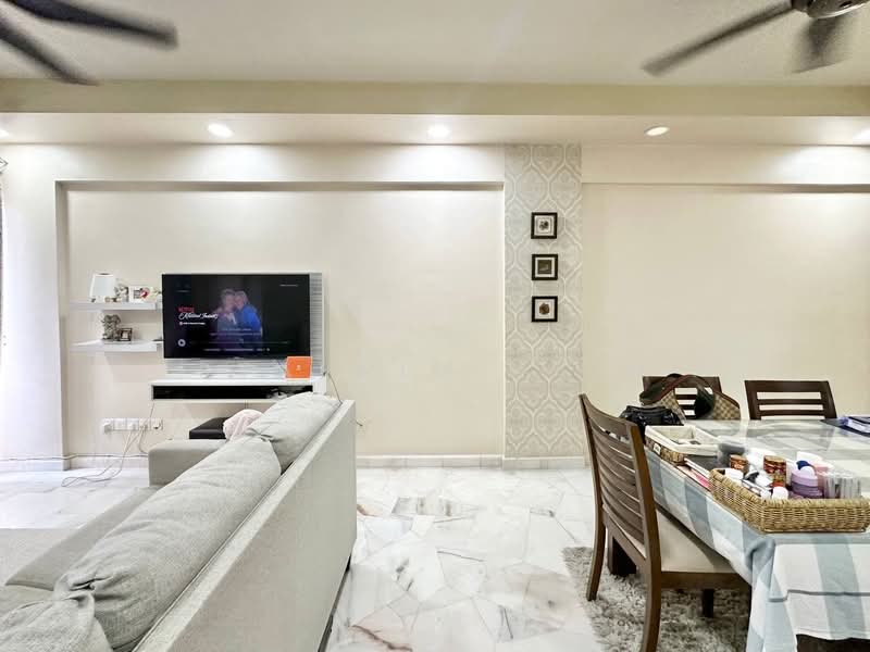 Pangsapuri untuk Dijual di Pangsapuri Seri Pinang - Syahrim Naim - Living Room - PropertyGuru.com.my