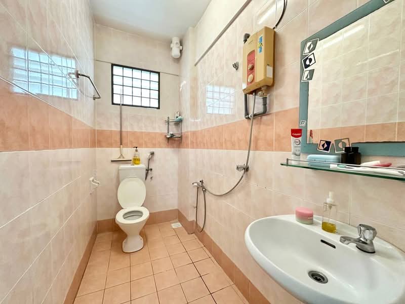 Pangsapuri untuk Dijual di Pangsapuri Seri Pinang - Syahrim Naim - Bathroom - PropertyGuru.com.my