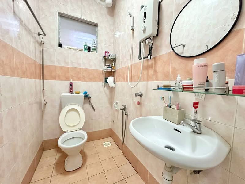 Pangsapuri untuk Dijual di Pangsapuri Seri Pinang - Syahrim Naim - Bathroom - PropertyGuru.com.my