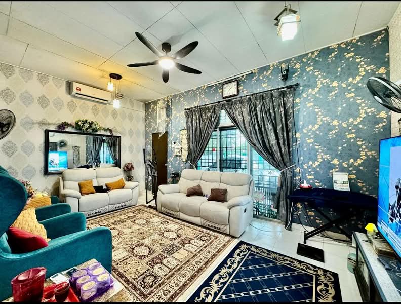 Rumah Teres 1 Tingkat untuk Dijual di Bandar Putra (Kulai) - ALHAFIZ AZIS - Living Room - PropertyGuru.com.my