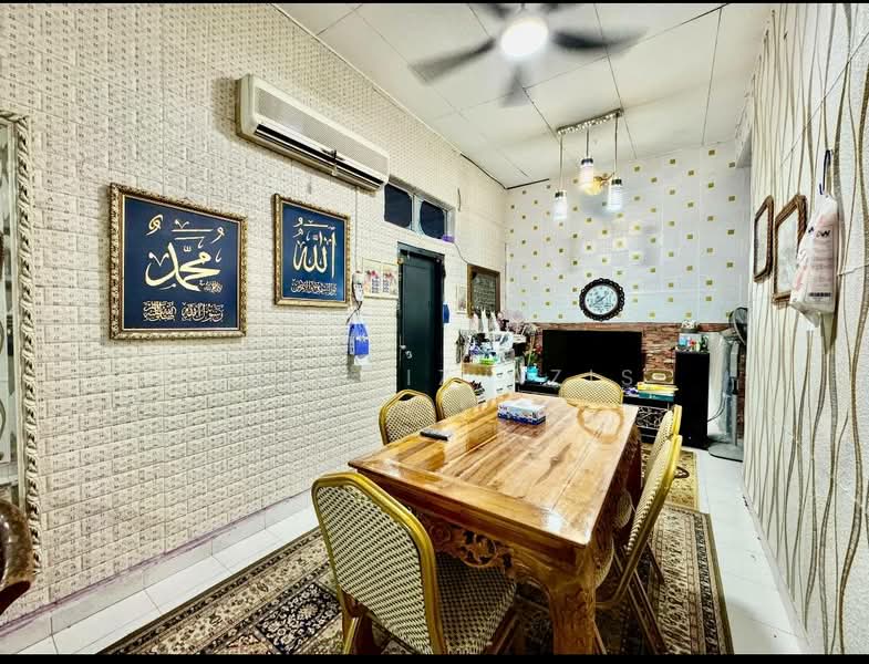 Rumah Teres 1 Tingkat untuk Dijual di Bandar Putra (Kulai) - ALHAFIZ AZIS - Dining Room - PropertyGuru.com.my