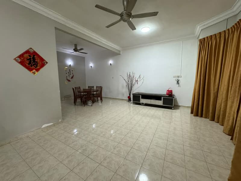 Rumah Teres 2 Tingkat untuk Dijual di Taman Pulai Utama (Skudai) - Bee Ng - Living Room - PropertyGuru.com.my