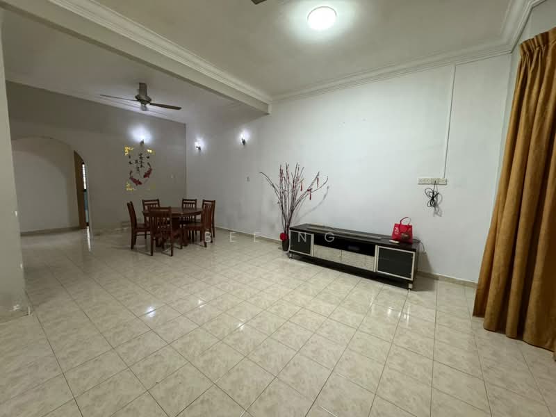 Rumah Teres 2 Tingkat untuk Dijual di Taman Pulai Utama (Skudai) - Bee Ng - Living Room - PropertyGuru.com.my