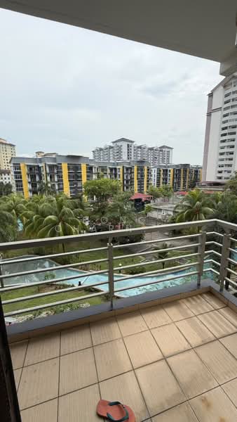 Pangsapuri untuk Disewa di Bayu Puteri 3 - Hong Charng Lee - Balcony - PropertyGuru.com.my