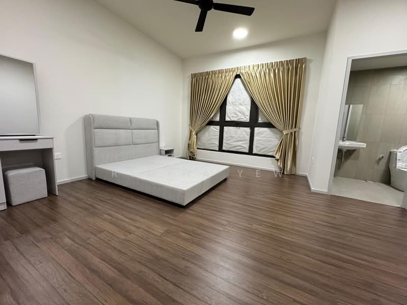 Terraced House for Rent in Taman Bukit Serdang (Seri Kembangan) - Regina Yew - Bedroom - PropertyGuru.com.my