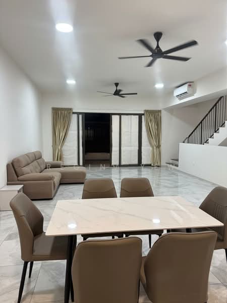 Terraced House for Rent in Taman Bukit Serdang (Seri Kembangan) - Regina Yew - Living Room - PropertyGuru.com.my