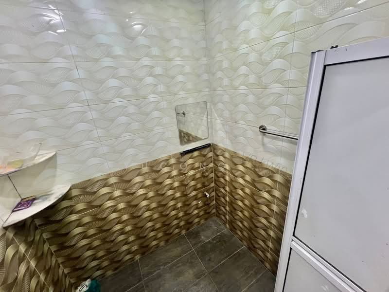 Rumah Teres 1 Tingkat untuk Dijual di Kulai Besar (Kulai) - Yucong . - Bathroom - PropertyGuru.com.my