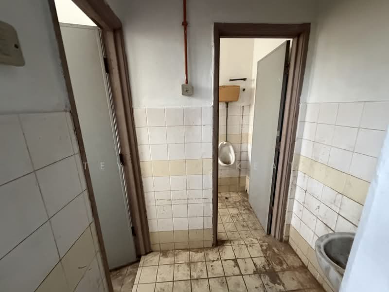 Terrace Factory for Rent in Puchong (Selangor) - Tey Beng Keat - Bathroom - PropertyGuru.com.my