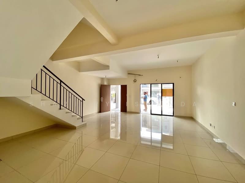 3-storey Terraced House for Sale in Gombak (Selangor) - Shaziery Iskandar - Living Room - PropertyGuru.com.my
