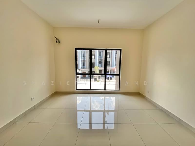 3-storey Terraced House for Sale in Gombak (Selangor) - Shaziery Iskandar - Living Room - PropertyGuru.com.my