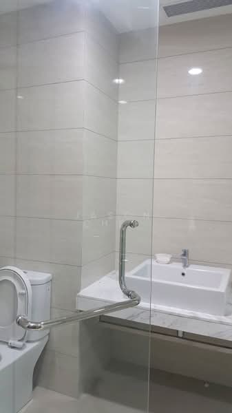 Service Residence for Rent at Bayberry @ Tropicana Gardens - Jason Chee - Bathroom - PropertyGuru.com.my