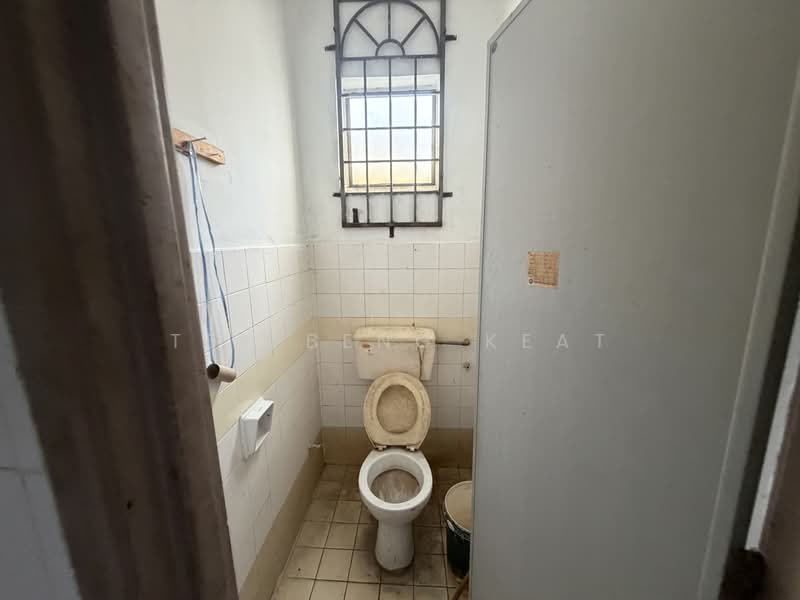 Kilang untuk Disewa di Puchong (Selangor) - Tey Beng Keat - Bathroom - PropertyGuru.com.my