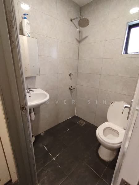 2.5-storey Terraced House for Sale in Taman Desa Karunmas (Balakong) - Denver Sin - Bathroom - PropertyGuru.com.my