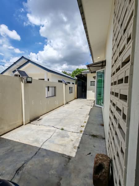 Rumah Banglo untuk Dijual di Bukit Merah (Lahat) - Selina Wong - PropertyGuru.com.my