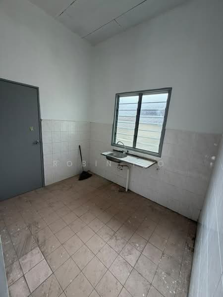 Rumah Teres 1 Tingkat untuk Dijual di Bandar Putra (Kulai) - Robin Teo - Kitchen - PropertyGuru.com.my