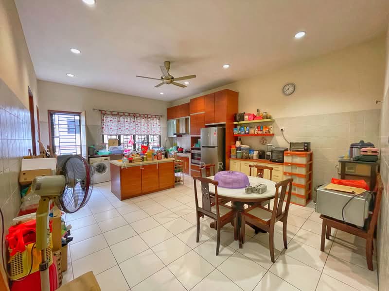Semi-Detached House for Sale in Bandar Nusaputra (Puchong) - Ali Idris - Kitchen - PropertyGuru.com.my