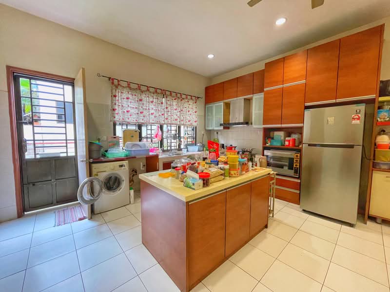 Semi-Detached House for Sale in Bandar Nusaputra (Puchong) - Ali Idris - Kitchen - PropertyGuru.com.my