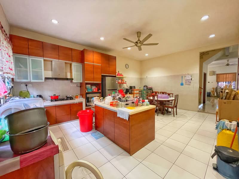 Semi-Detached House for Sale in Bandar Nusaputra (Puchong) - Ali Idris - Kitchen - PropertyGuru.com.my