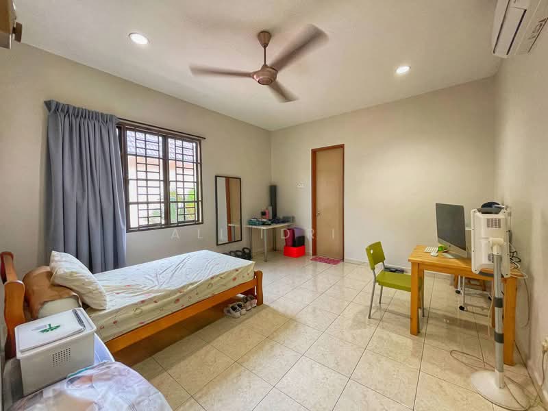 Semi-Detached House for Sale in Bandar Nusaputra (Puchong) - Ali Idris - Bedroom - PropertyGuru.com.my