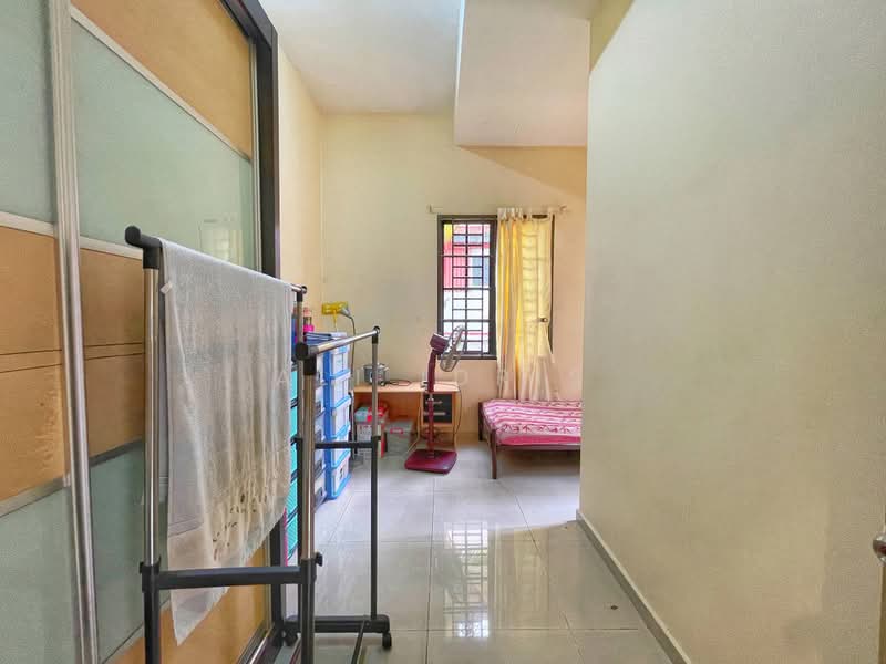 Semi-Detached House for Sale in Bandar Nusaputra (Puchong) - Ali Idris - Bedroom - PropertyGuru.com.my