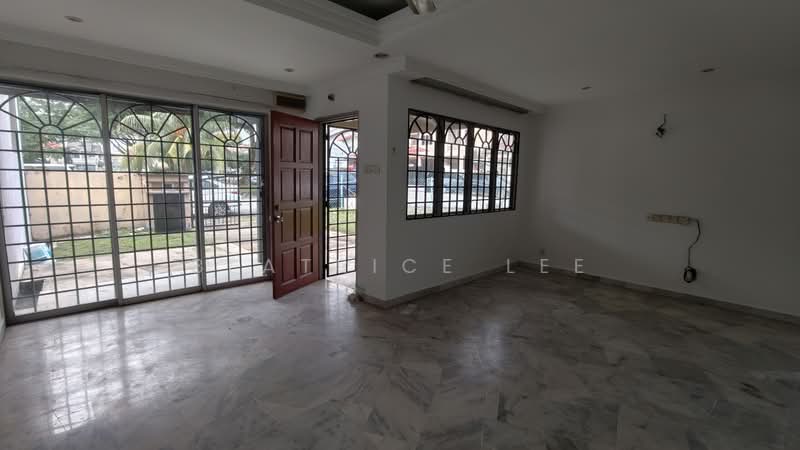 2-storey Terraced House for Rent in Taman Bukit Serdang (Seri Kembangan) - Beatrice Lee - Living Room - PropertyGuru.com.my