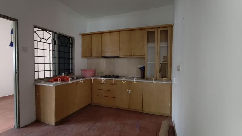 2-storey Terraced House for Rent in Taman Bukit Serdang (Seri Kembangan) - Beatrice Lee - Kitchen - PropertyGuru.com.my