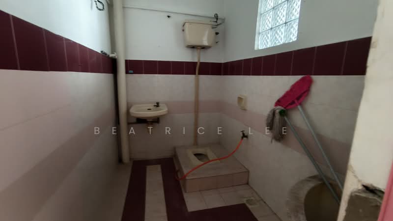 2-storey Terraced House for Rent in Taman Bukit Serdang (Seri Kembangan) - Beatrice Lee - Bathroom - PropertyGuru.com.my