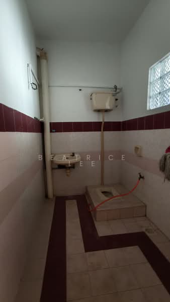 2-storey Terraced House for Rent in Taman Bukit Serdang (Seri Kembangan) - Beatrice Lee - Bathroom - PropertyGuru.com.my