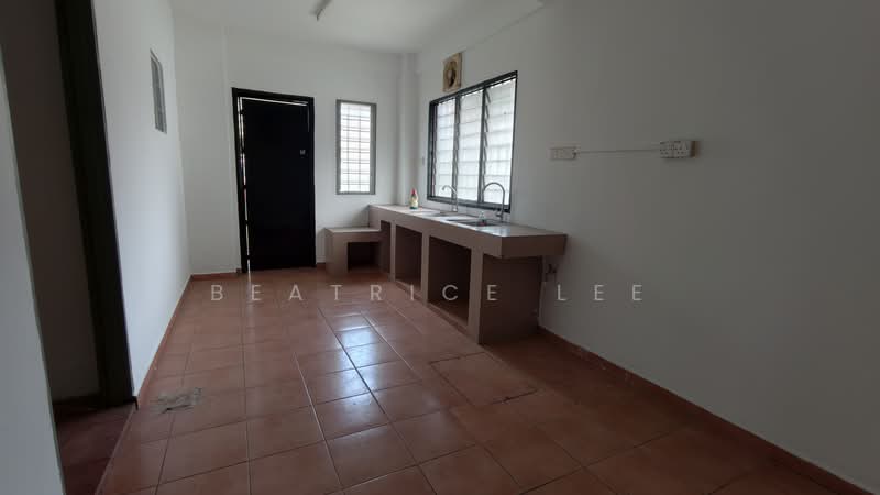 2-storey Terraced House for Rent in Taman Bukit Serdang (Seri Kembangan) - Beatrice Lee - Kitchen - PropertyGuru.com.my