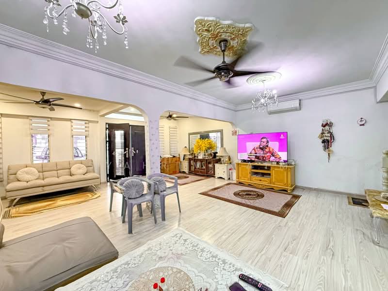 Rumah Teres 2 Tingkat untuk Dijual di Taman Selayang Indah (Selayang) - Syahrim Naim - Living Room - PropertyGuru.com.my