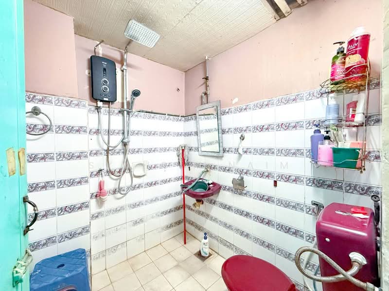Rumah Teres 2 Tingkat untuk Dijual di Taman Selayang Indah (Selayang) - Syahrim Naim - Bathroom - PropertyGuru.com.my