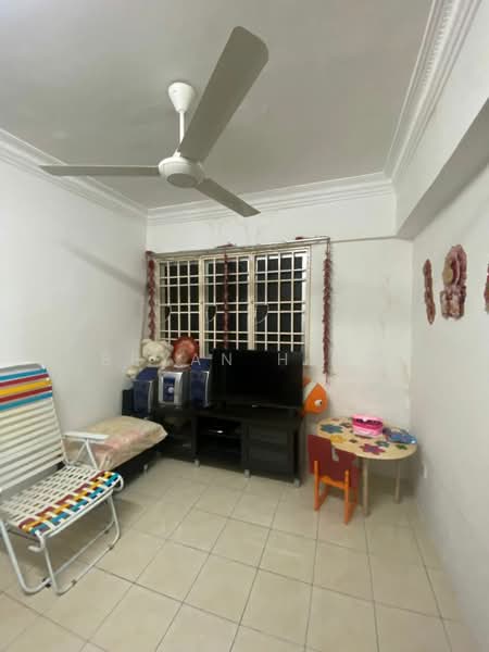 Pangsapuri untuk Dijual di Puncak Erskine - Bryan H'ng - Living Room - PropertyGuru.com.my