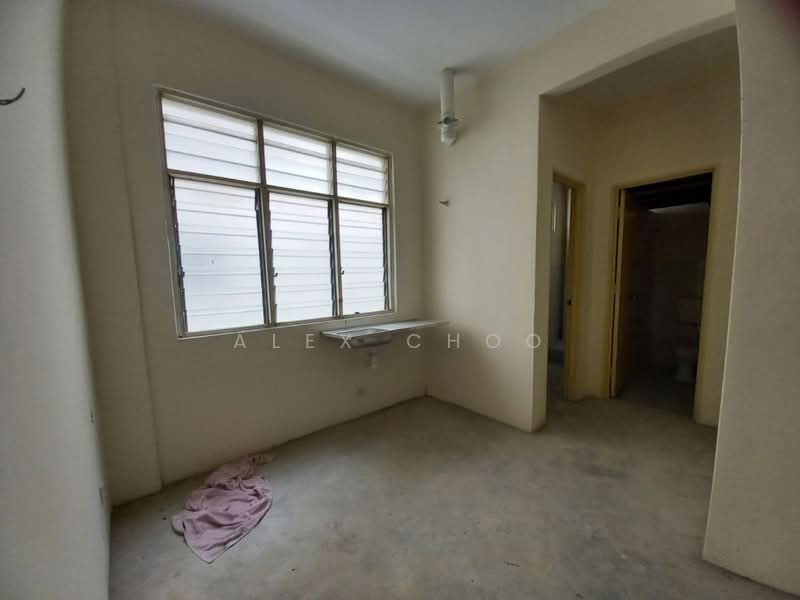 Shop for Rent in Taman Lestari Putra (Seri Kembangan) - Alex Choo - Interior - PropertyGuru.com.my
