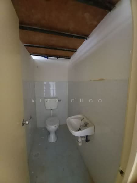 Shop for Rent in Taman Lestari Putra (Seri Kembangan) - Alex Choo - Bathroom - PropertyGuru.com.my