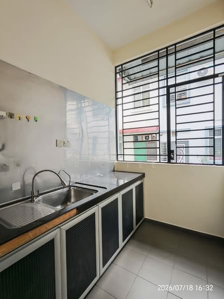 2-storey Terraced House for Sale in Taman Setia Indah (Tebrau) - Eric Tee - Kitchen - PropertyGuru.com.my