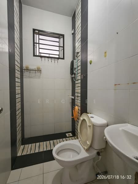 2-storey Terraced House for Sale in Taman Setia Indah (Tebrau) - Eric Tee - Bathroom - PropertyGuru.com.my